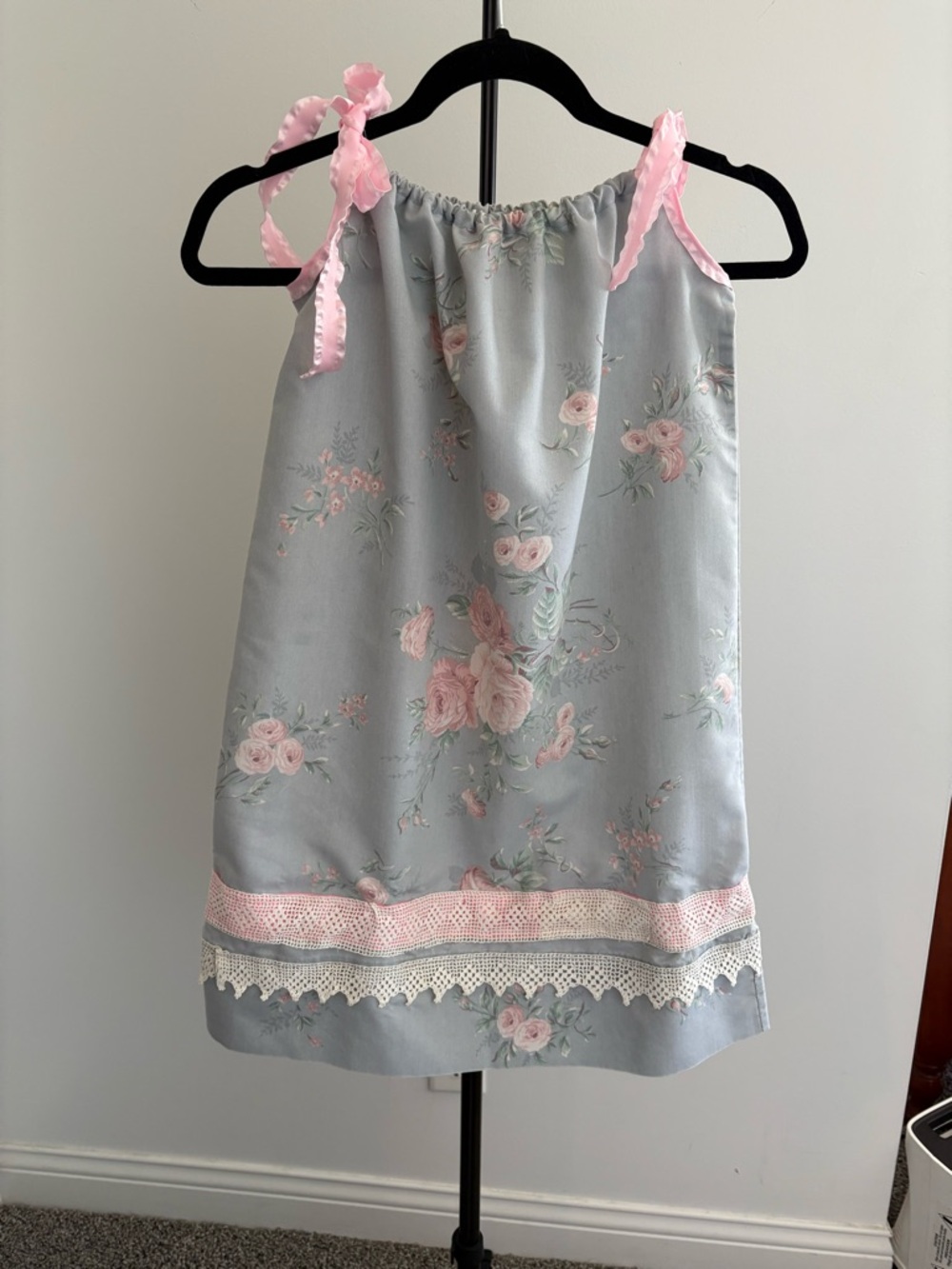 Light Blue Floral Tie-Shoulder Sundress with Pink Accents